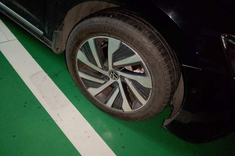 Used Volkswagen Passat New Energy 2022 430 PHEV Hybrid Luxury Edition Right Front Wheel Hub