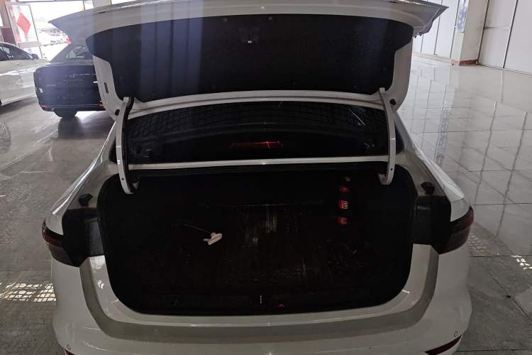 Used Geely Auto Emgrand 2023 4th Generation Champion Edition 1.5L CVT Prestige Model Trunk