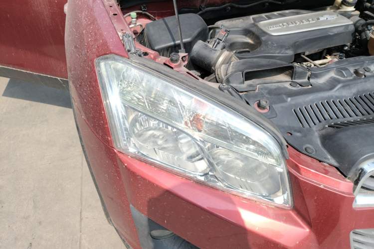 Used Chevrolet Trax 2014 1.4T Manual Two-Wheel Drive Comfort Model Right Front Headlight