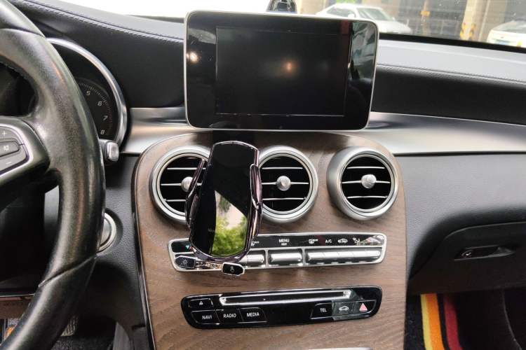 Used Mercedes-Benz GLC 2017 GLC 300 4MATIC Sport Edition Audio And AC Panel