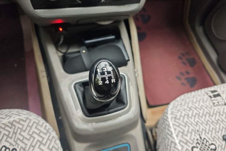 Used BAIC Weiwang M20 2014 1.5L Comfort Version BJ415B Gear Lever