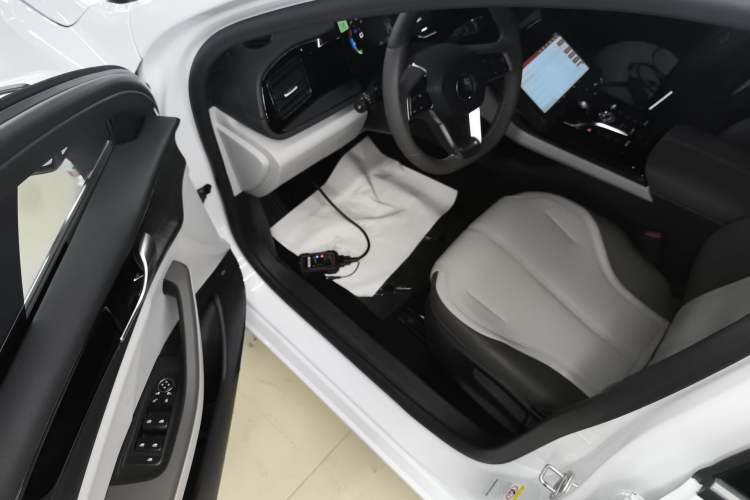 Used BYD Qin PLUS 2024 HONOR Edition DM-i 55KM Leading Model
