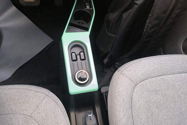 Used Wuling Hongguang MINIEV 2021 Macaron Fashion Model Lithium Iron Phosphate Gear Lever