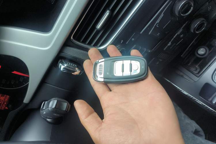 Used Audi A4L 2012 2.0 TFSI automatic standard version