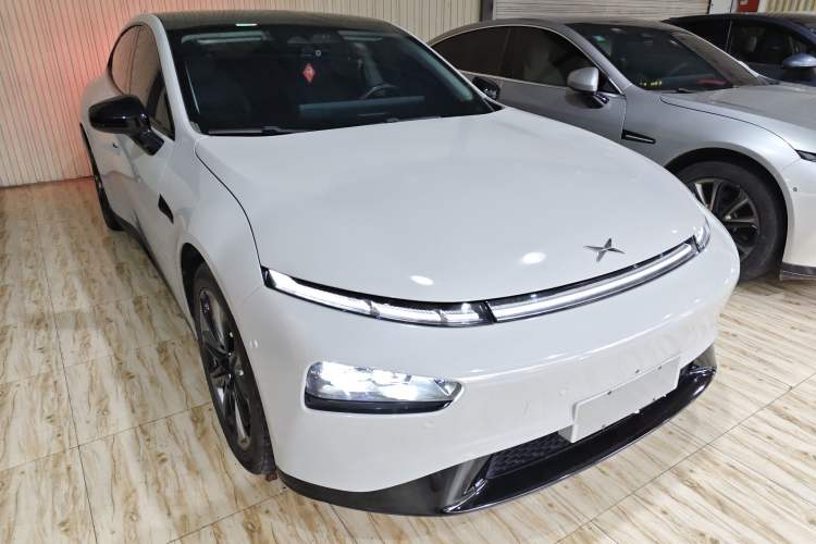 Used XPeng P7 2022 625E Front Right 45 Deg