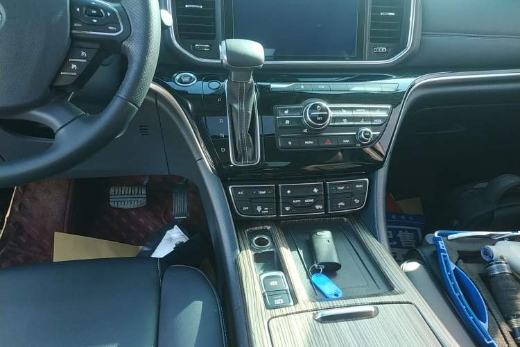 Used GAC Trumpchi M8 2019 320T Ultimate Edition Gear Lever