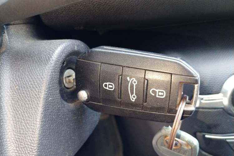 Used Peugeot 308S 2015 1.2T Automatic Jingchi Edition Vehicle Key