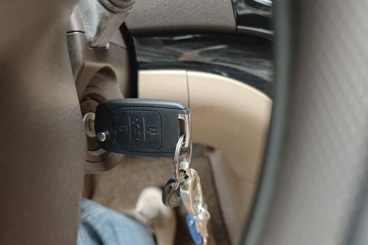 Used Baojun 730 2014 1.5L manual Comfort ESP version 7 seats Vehicle Key