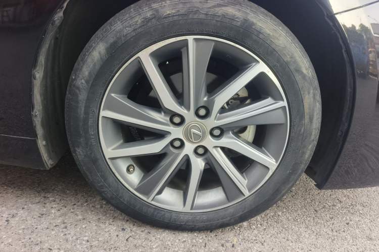 Used Lexus ES 2015 300h Comfort Edition
