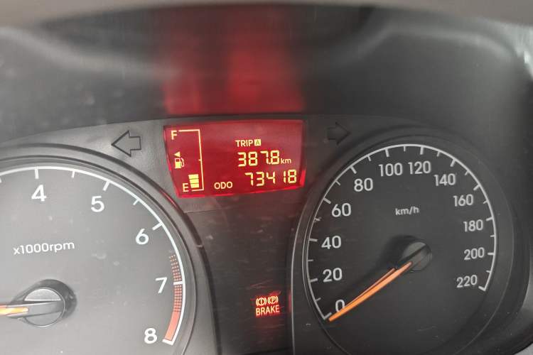 Used Hyundai Verna (older generation) 2014 1.4L Manual Smart GLS Trim Odometer Close Up