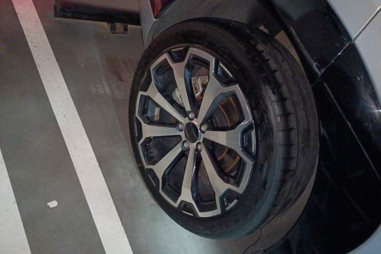 Used AION V 2024 Aion Tyrannosaurus 650 Smart Luxury Edition Right Rear Wheel Hub