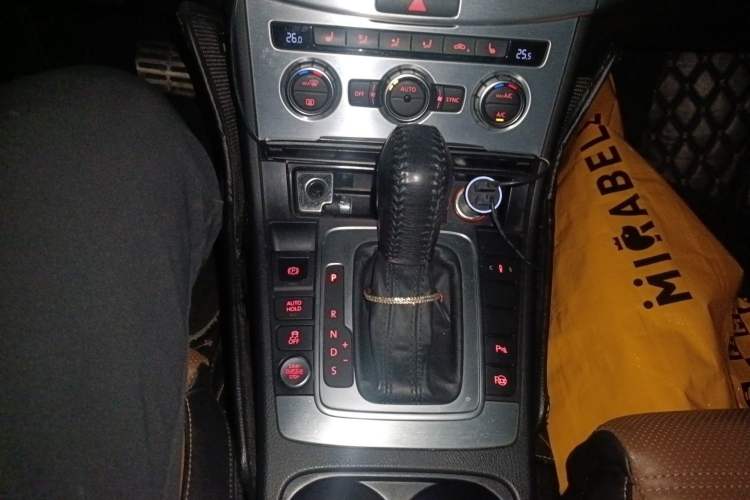 Used Volkswagen FAW-Volkswagen CC 2015 2.0 TSI Ultimate Model Gear Lever