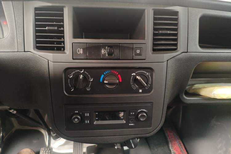 Used Wuling Zhiguang 2023 1.5L Practical Version 5/7 Seats
