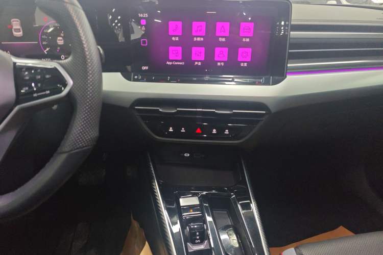 Used Volkswagen Lamando 2024 Lavida L 280TSI DSG Cool & Spicy Edition Audio And AC Panel