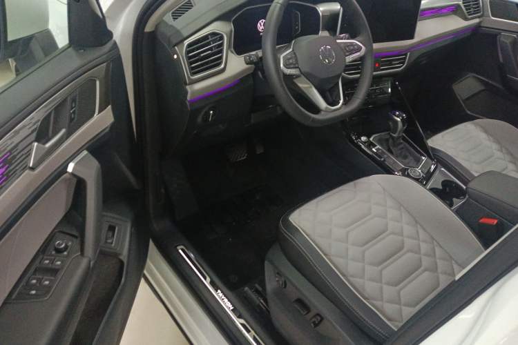 Used Volkswagen Tayron 2023 Revised Version 380TSI All-Wheel Drive R-Line High-Energy Edition Driver Seat