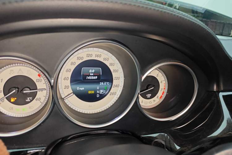 Used Mercedes-Benz CLS 2015 CLS 260 Odometer Close Up