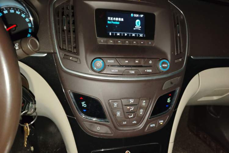 Used Buick Regal 2015 2.0L Leading Fashion Edition Audio And AC Panel