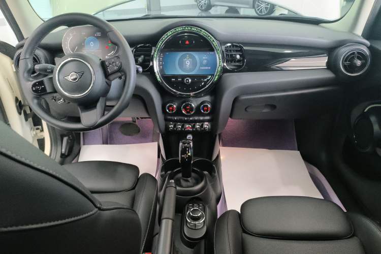 Used MINI MINI 2022 Updated 1.5T COOPER Classic Edition Five-Door Version