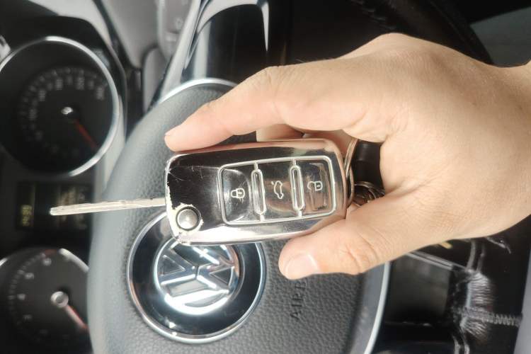 Used Volkswagen Sagitar 2015 1.6L Automatic Comfort Model Vehicle Key