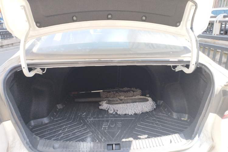 Used BAIC Beijing EU5 2018 R500 Smart Wind Edition Trunk