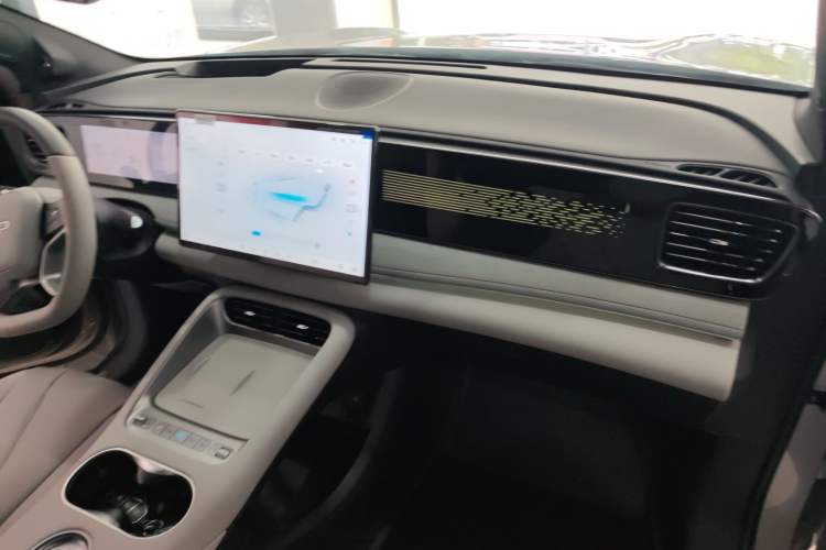 Used BYD Sealion 06 New Energy 2025 Model EV 605 Navigation Plus Edition Center Console