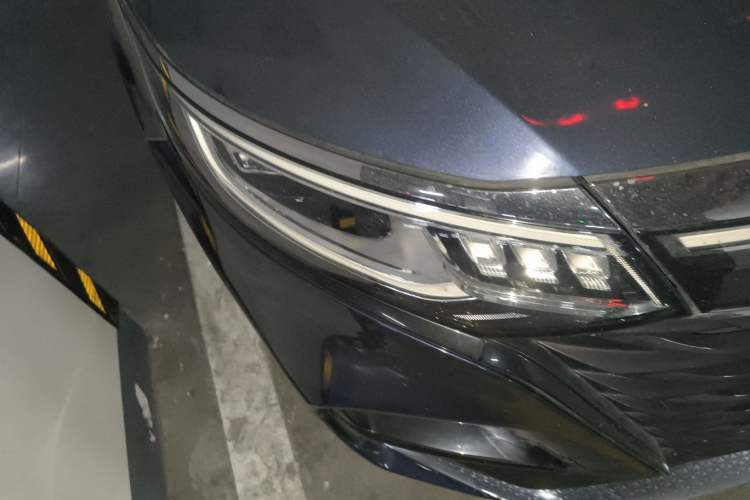 Used Roewe iMAX8 2021 400TGI Supreme Series Prestige Edition Right Front Headlight