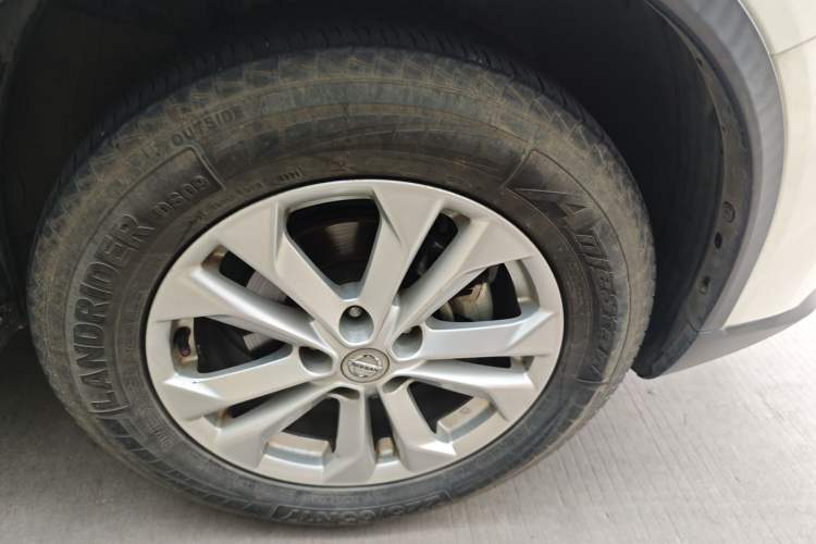 Used Nissan X-Trail 2014 2.0L CVT Comfort Edition 2WD Right Front Wheel Hub