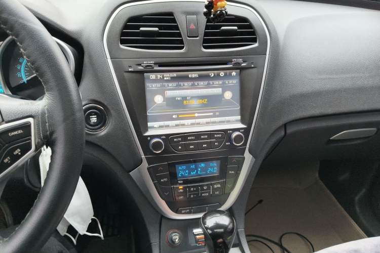 Used GAC Trumpchi GS5 2012 2.0L Automatic Two-Wheel Drive Anniversary Edition Audio And AC Panel