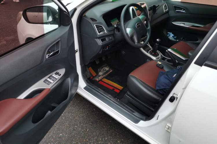 Used BYD F3 2015 Energy-Saving Edition 1.5L Manual Luxury Model Driver Seat