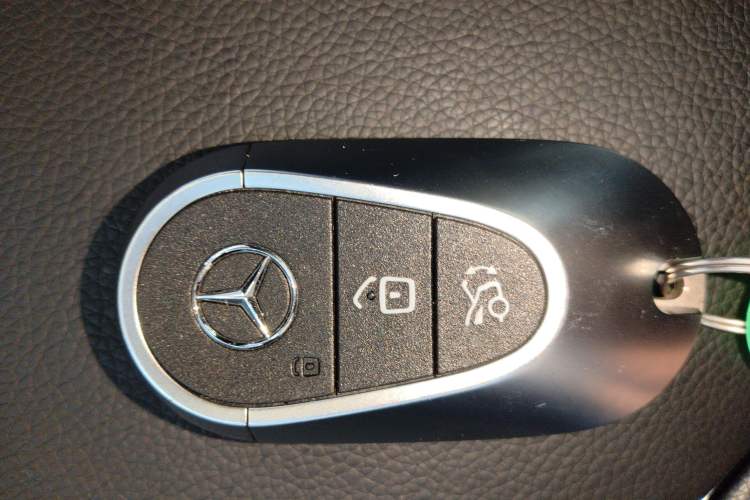 Used Mercedes-Benz C-Class 2024 Restyled C 260 L Sport Edition Vehicle Key