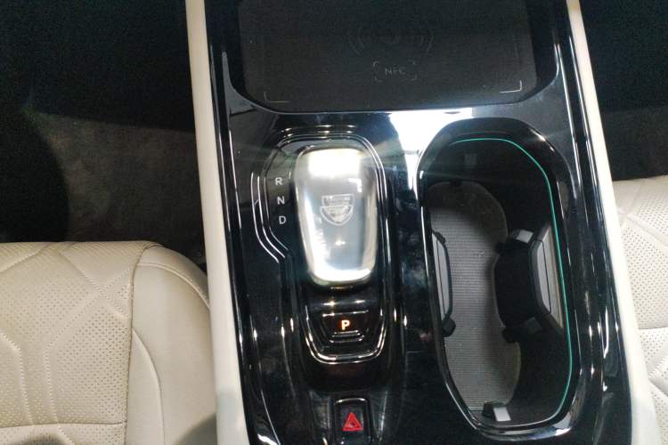 Used Volvo EM90 2025 Ultra Six-Seater