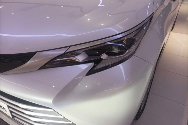 Used Toyota SIENNA 2021 2.5L Hybrid Premium Edition