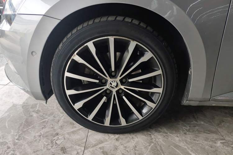 Used Skoda Superb 2016 TSI330 DSG Smart Drive Edition Left Front Wheel Hub