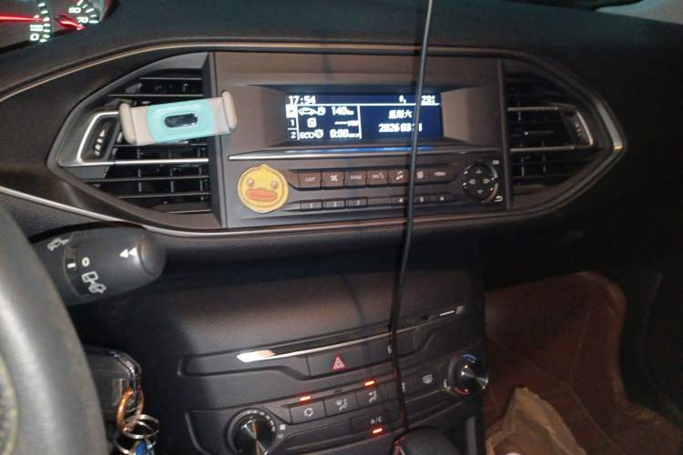 Used Peugeot 308S 2015 1.2T Automatic Shangchi Edition Audio And AC Panel