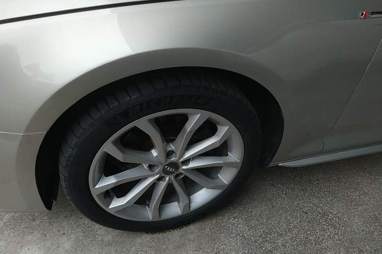 Used Audi A4L 2018 30th Anniversary Edition 40 TFSI Fashion Model Left Front Wheel Hub