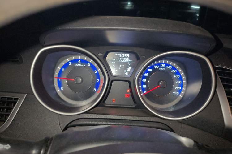 Used Hyundai Elantra (5th Generation / Langdong) 2015 1.6L Automatic Fashion Model