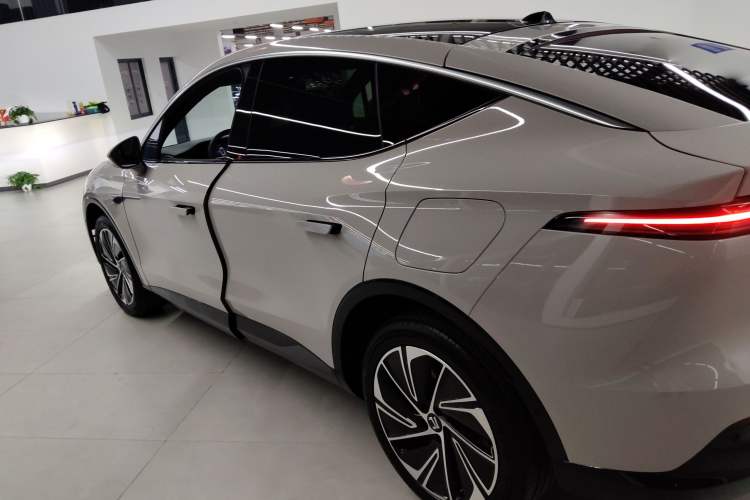 Used Rising R7 2025 Model Advanced Edition
