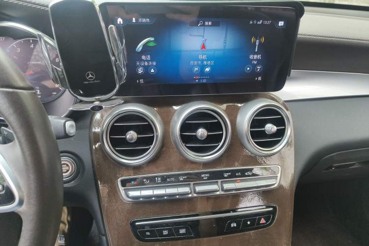 Used Mercedes-Benz GLC 2022 Facelift GLC 260 L 4MATIC Luxury Edition Audio And AC Panel