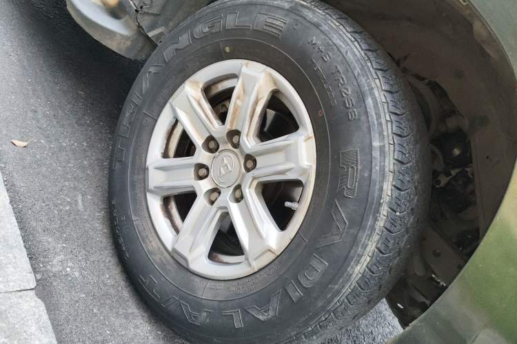 Used SAIC MAXUS T60 2017 2.8T Diesel Manual Two-Wheel Drive High-Ride Comfort Version Standard Cabin China V Emission Standard Right Front Wheel Hub