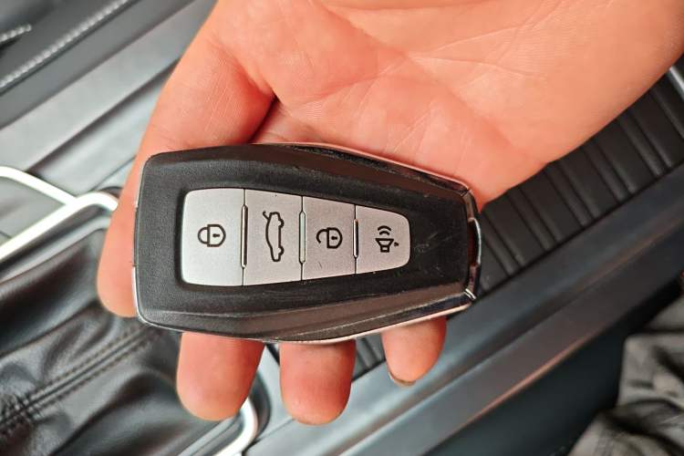 Used Geely Auto Emgrand 2019 Leading Edition 1.5L CVT Upward-Connected Model China VI Standard Vehicle Key