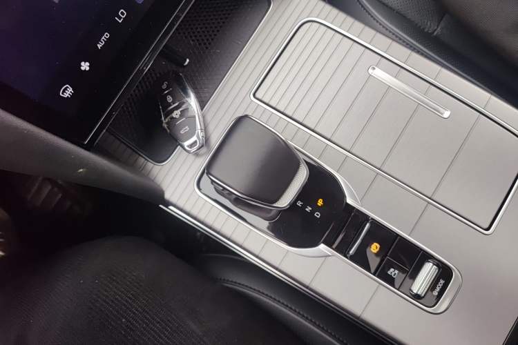 Used Hongqi HS7 PHEV 2024 2.0T PHEV Four-Wheel Drive Flagship Edition 7 Seats Gear Lever