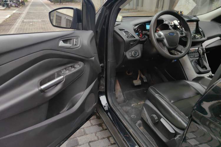 Used Ford Kuga 2015 1.5L GTDi Two-Wheel-Drive Comfort Model Driver Seat