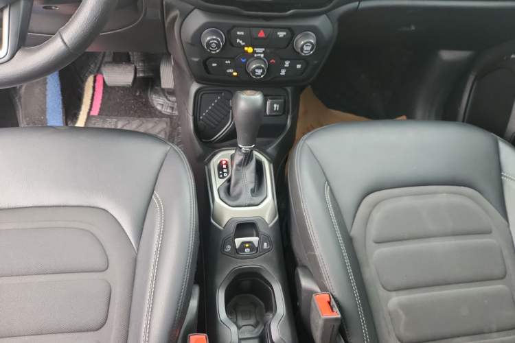 Used Jeep Renegade 2019 220T Automatic Elite Edition Gear Lever