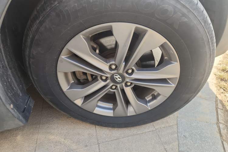 Used Hyundai Santa Fe 2015 2.0T Automatic Two-Wheel Drive Smart Version 5 Seats