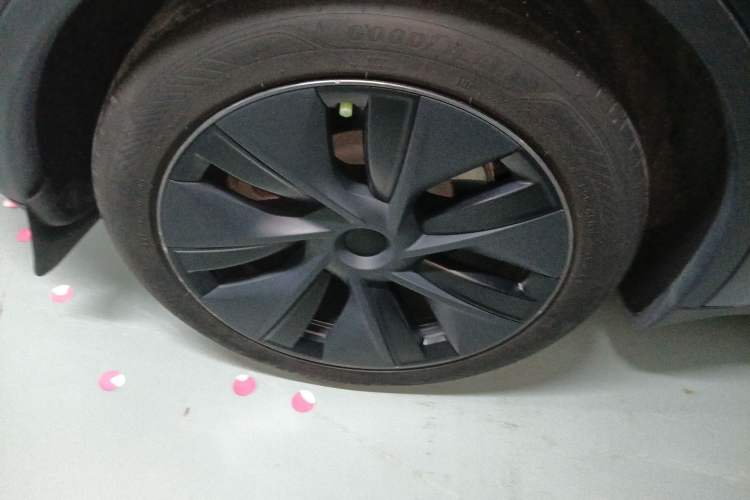 Used Tesla Model Y 2024 Rear-Wheel-Drive Version Right Rear Wheel Hub