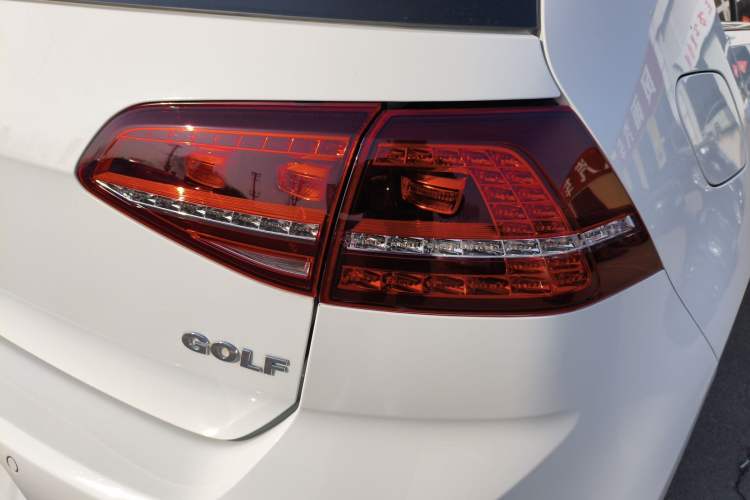 Used Volkswagen Golf 2017 1.6L Automatic Comfort Million-Vehicle Anniversary Edition