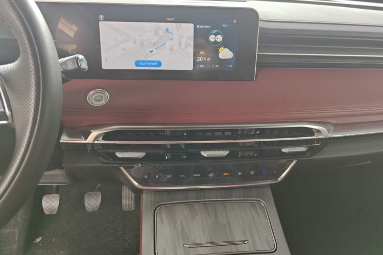 Used JETOUR X70 PLUS 2023 1.5T Manual Warrior PRO 7-Seater Audio And AC Panel