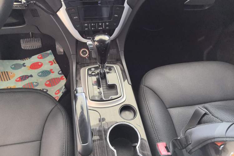 Used GAC Trumpchi GS5 Super 2015 2.0L Automatic Two-Wheel Drive Comfort Edition Gear Lever