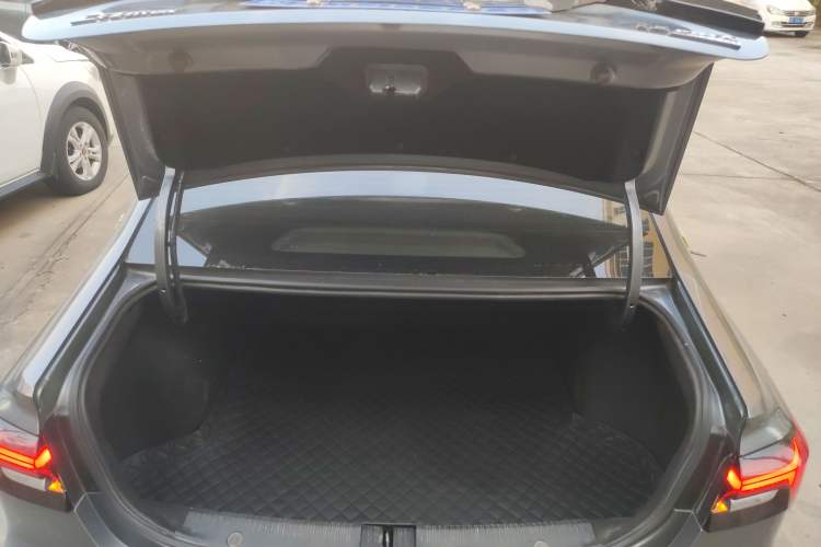 Used Roewe i6 MAX 2020 300TGI Automatic Cool & Stylish Skyroof Edition