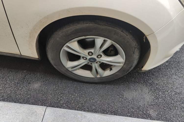 Used Ford Focus 2012 Sedan 1.6L Automatic Fashion Edition